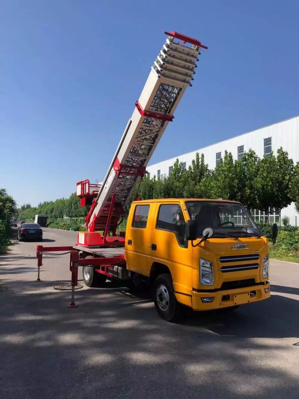 平邑附近的云梯车出租服务：轻松解决高空作业需求