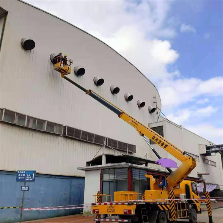 平邑高空作业车出租服务：专业广告牌安装解决方案